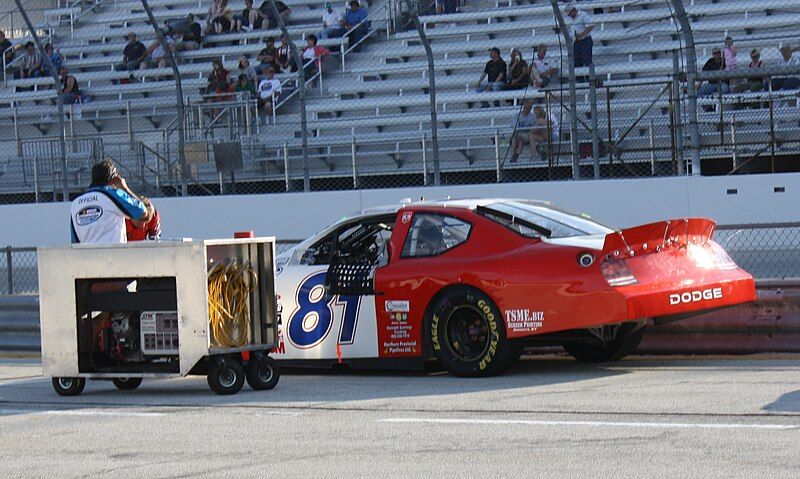 File:BobbyHamiltonJrDodgeMilwaukeeMile2009.jpg