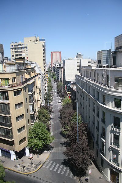 File:Calle Huérfanos.jpg