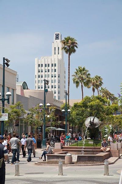 File:Clock-Tower-Santa-Monica-esterna.jpg