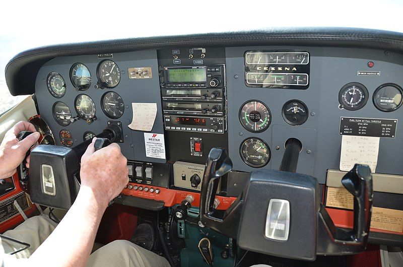 File:Cockpit V5-MAG Gobabis.jpg