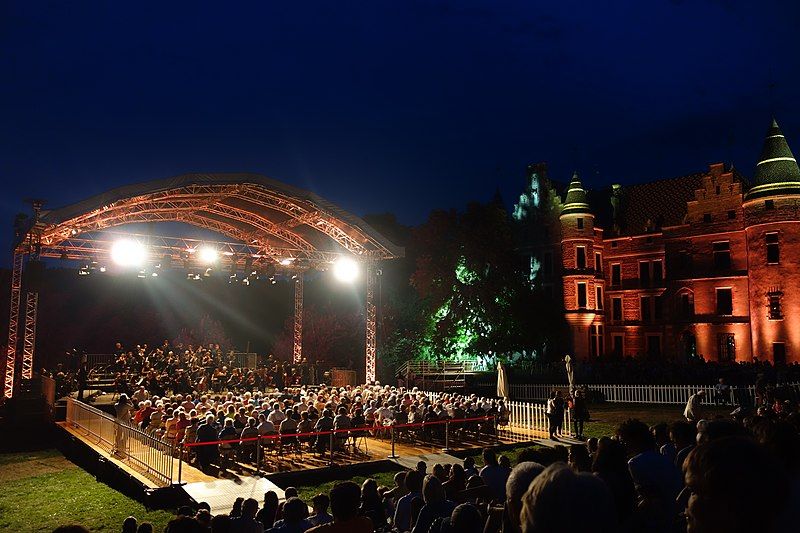 File:Concert à Pupetières.jpg