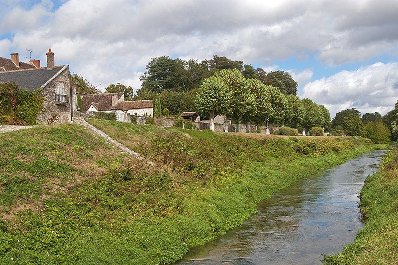 File:Cour-sur-Loire (Loir-et-Cher). (8030494069).jpg