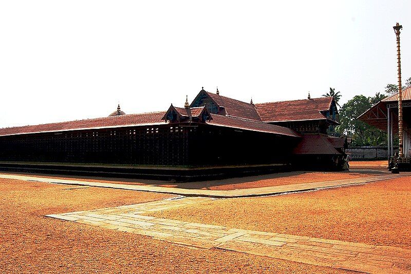 File:Ettumanoor temple.jpg