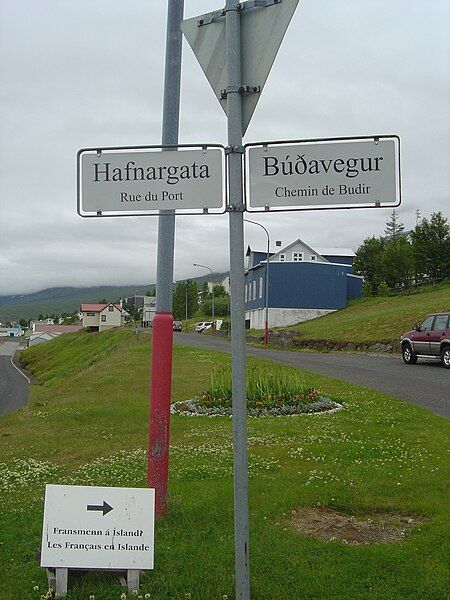 File:Fáskrúðsfjörður bilingualroadsign.jpg