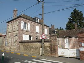 The town hall in Hodenc-en-Bray