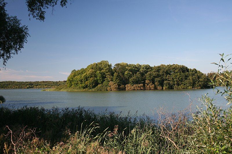 File:Ivenacker see insel.jpg