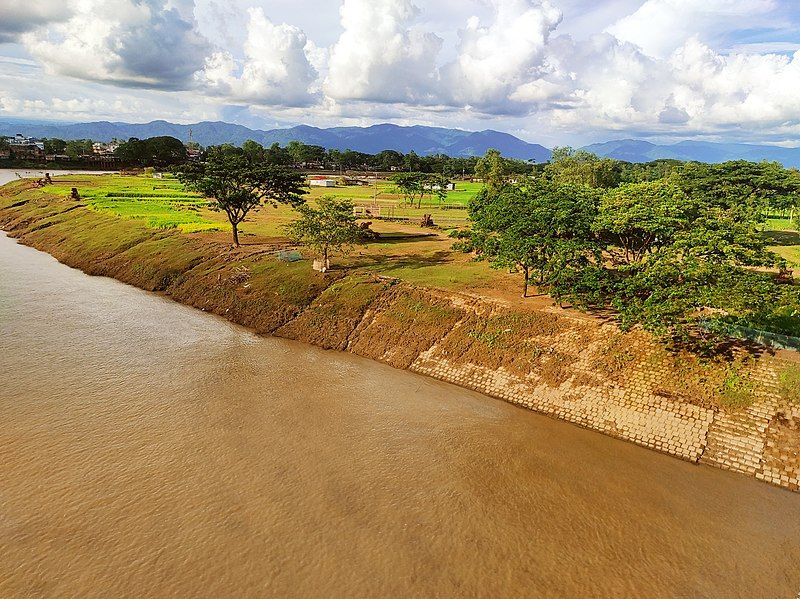 File:Kanaighat Surma River.jpg