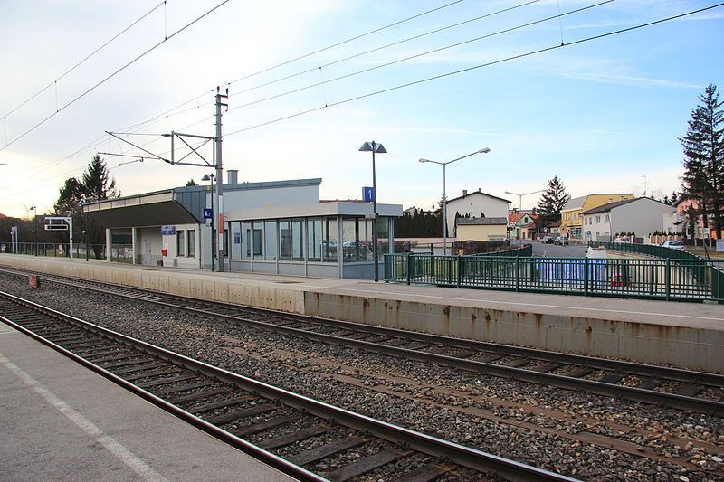 File:Kottingbrunn Bahnhof 4171.JPG