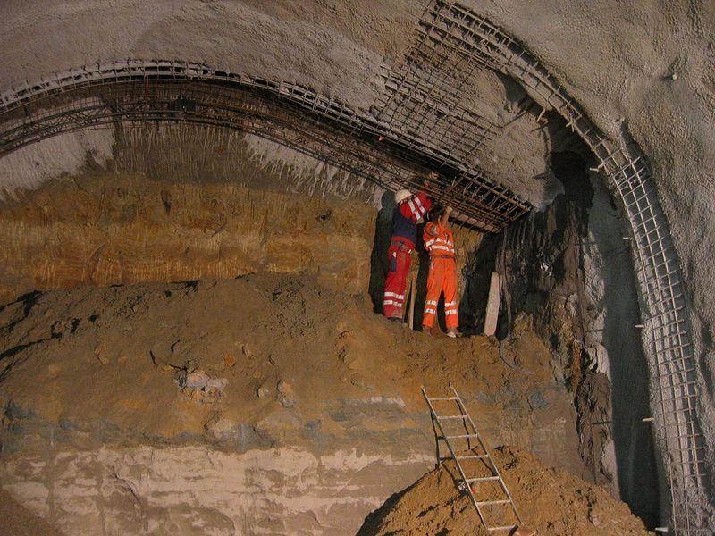 File:München Marienplatz Tunnelerweiterung.jpg