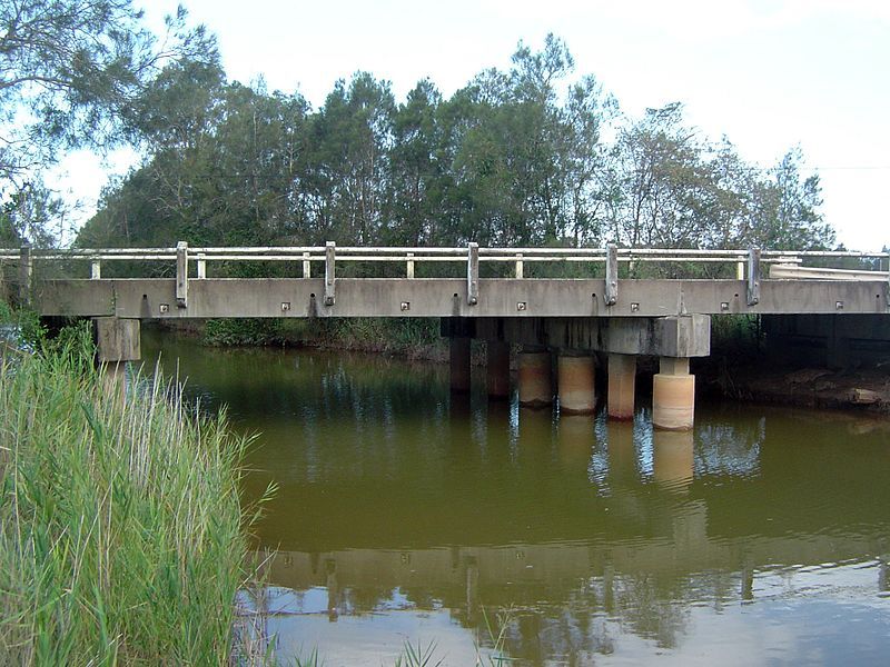 File:Pimpama River.jpg