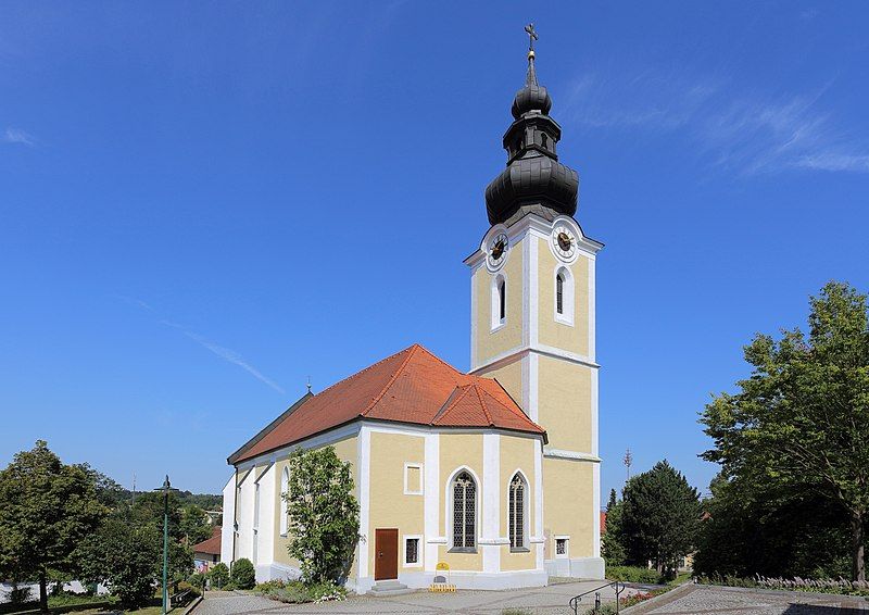 File:Prambachkirchen - Kirche.JPG