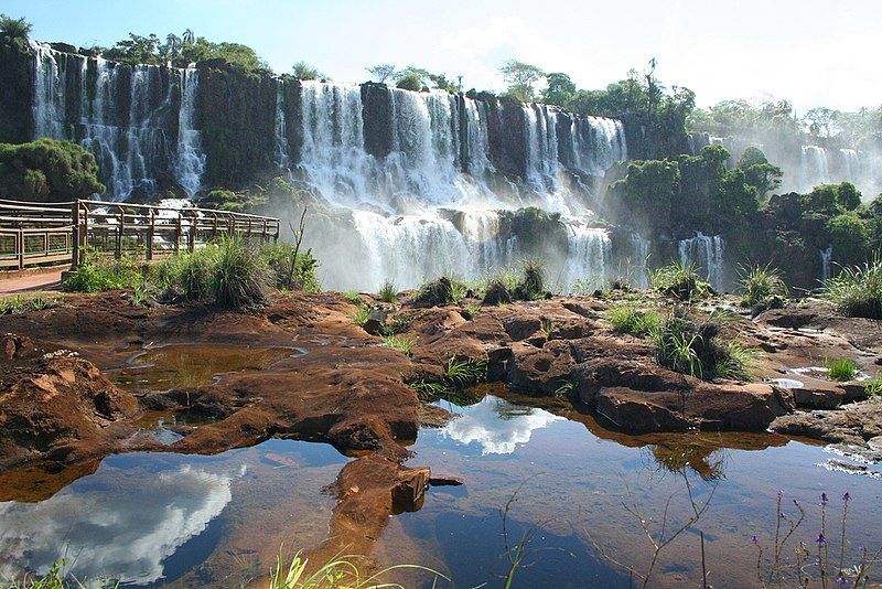 File:Puerto Iguazú.jpg