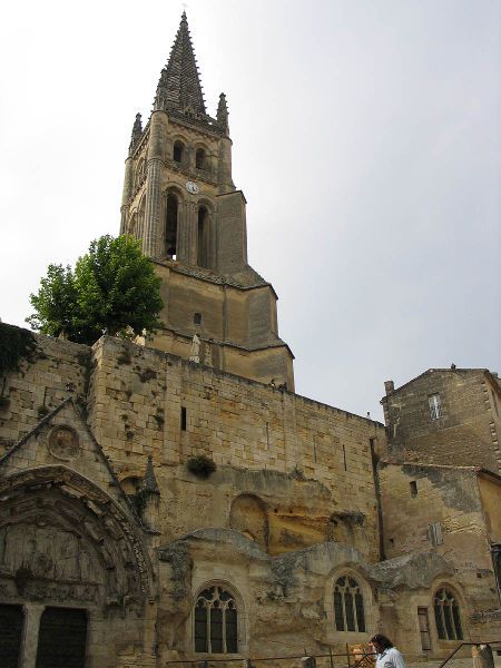 File:Saint-Emilion Eglise monolithe.jpg