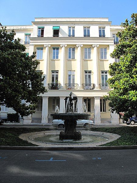 File:Square d'Orléans.jpg