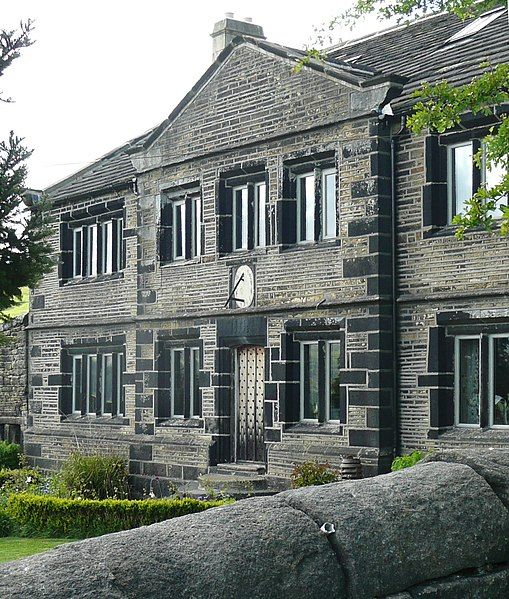 File:Stoney Royd Farmhouse.jpg