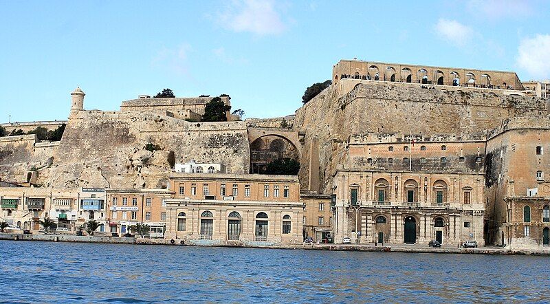 File:Valletta-UpperBarraccaGarden.jpg