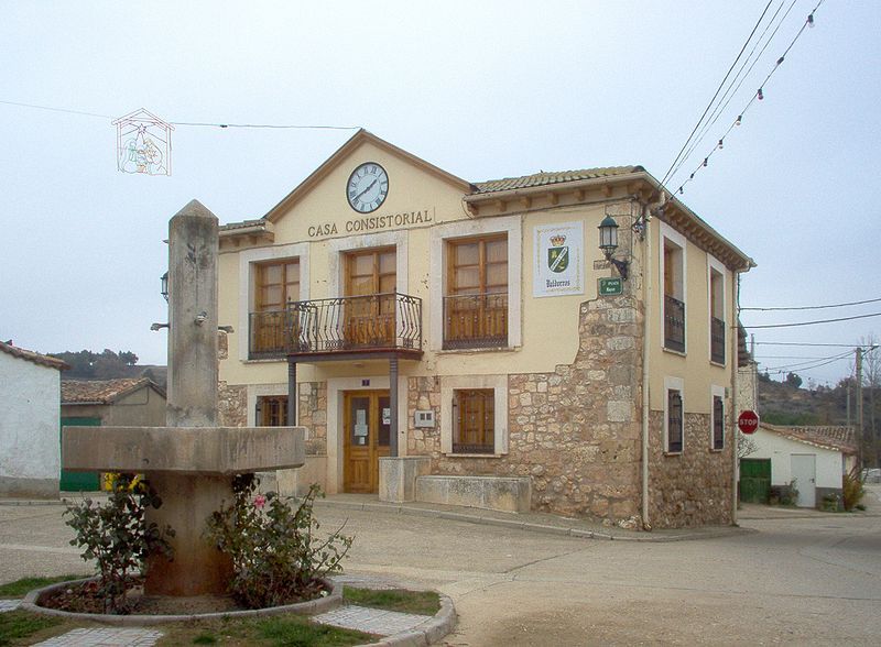 File:Ayuntamiento Valdorros.jpg