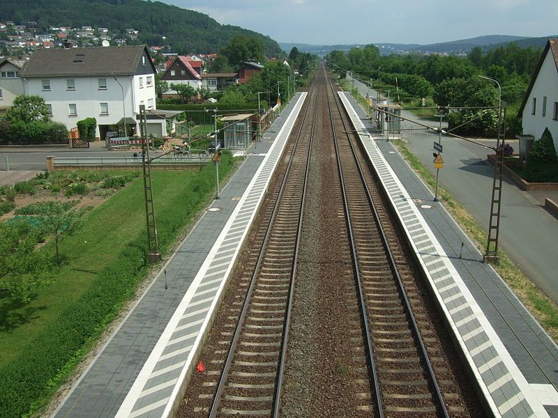 File:Bahnhof Niederweimar.jpg