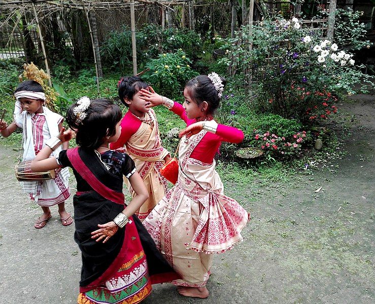 File:Bihu dance হুঁচৰি.jpg