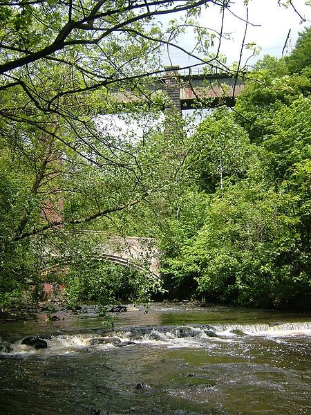 File:Broadbottom Viaduct 3856.JPG