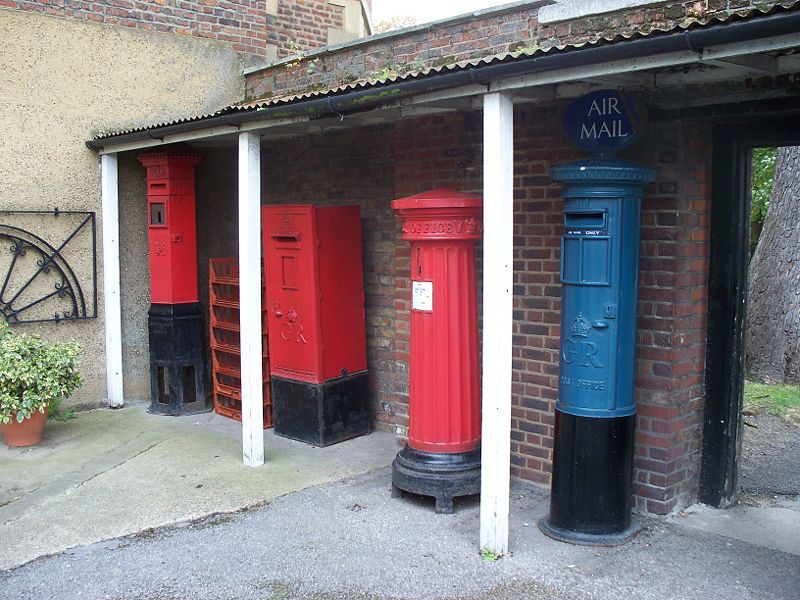 File:Bruce Castle postboxes.JPG