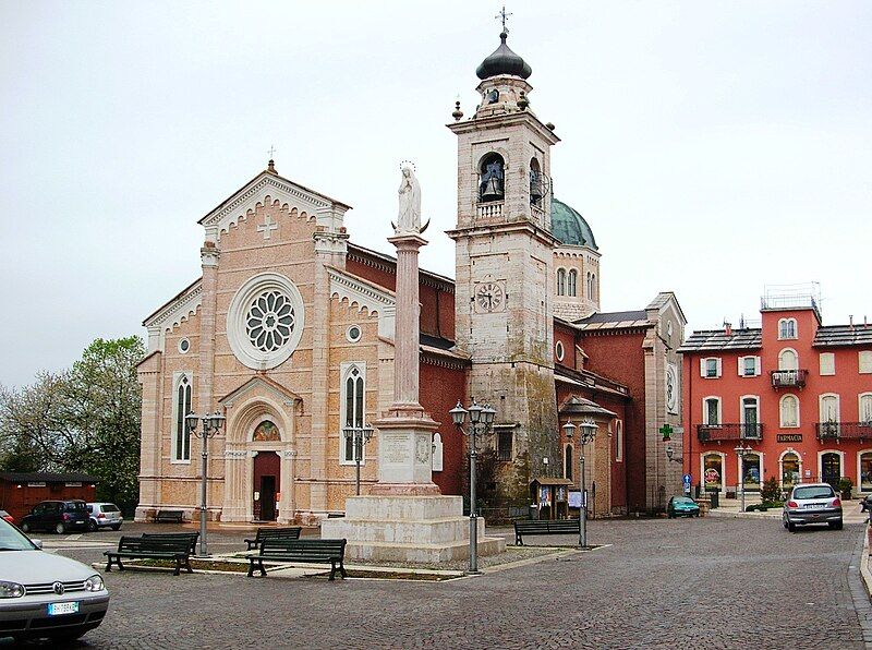 File:Chiesa di boscochiesanuova.jpg