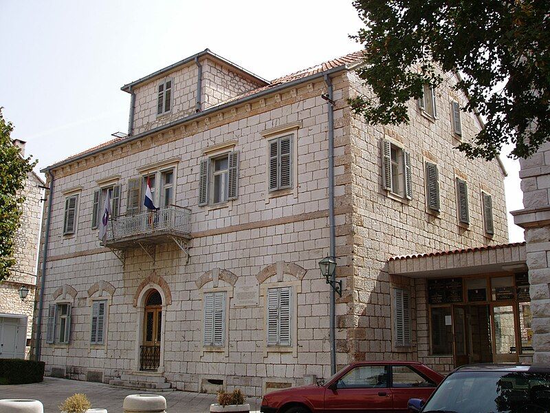 File:County Hall Imotski.JPG