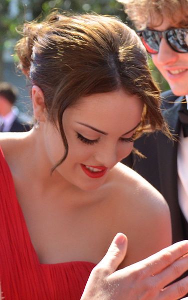 File:Elizabeth Gillies 2012.jpg