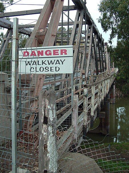 File:Hampden bridge-wagga1.jpg