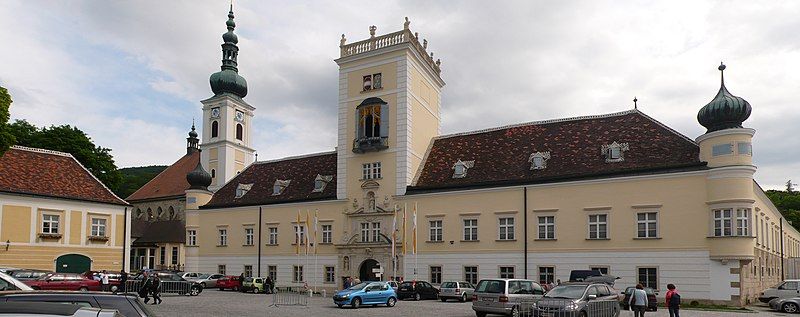 File:Heiligenkreuz Stift1.jpg