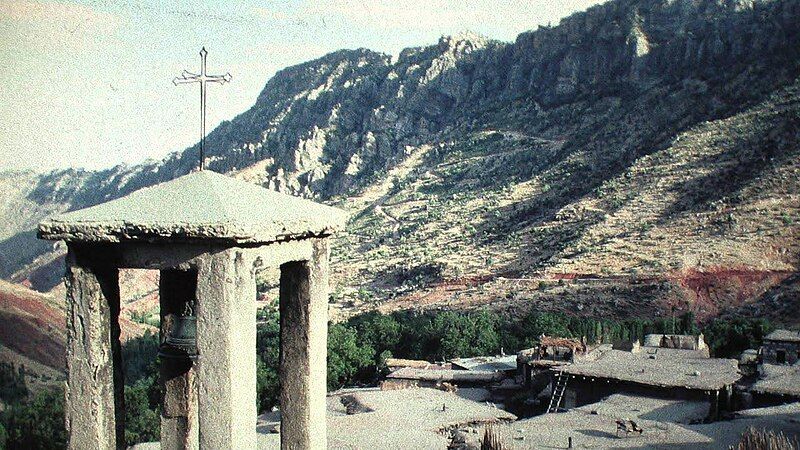 File:Herbolé Assyrian village.jpg