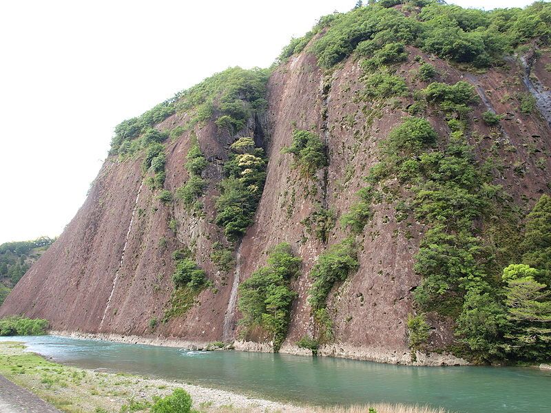 File:Ichimai-iwa, Kozagawa01.JPG