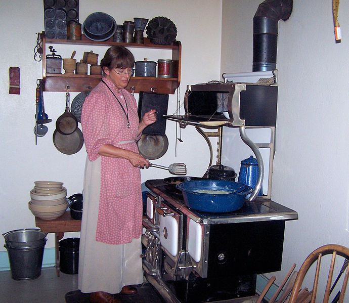 File:Kitchen rural 1918.jpg