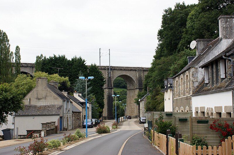 File:Le Ponthou-Viaduc-ligne-Paris-Brest.jpg