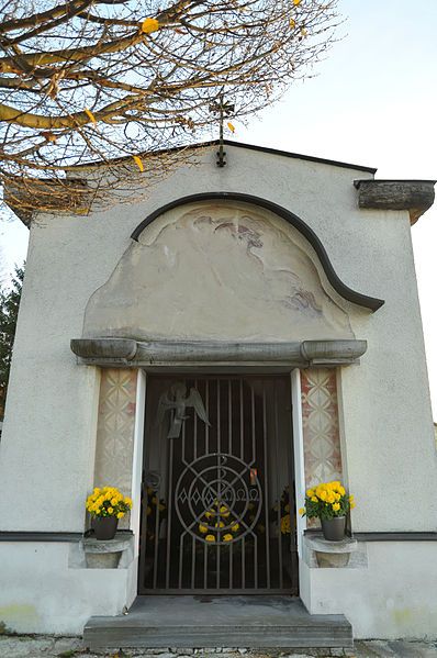 File:Leonhard Mausoleum (1).jpg