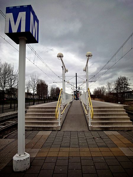 File:Metrohalte Sacharovlaan (6897812243).jpg