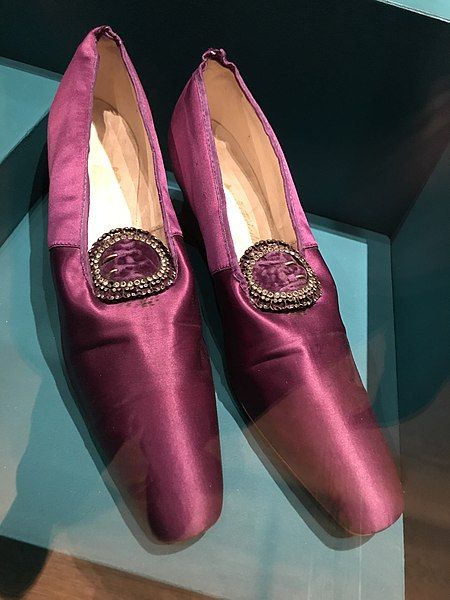 File:Purple shoes.jpg