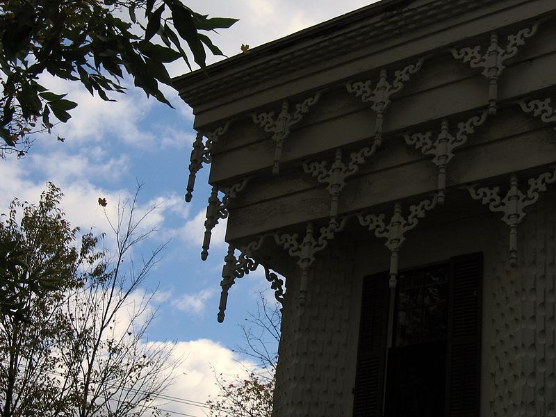 File:Spirit House detail.JPG