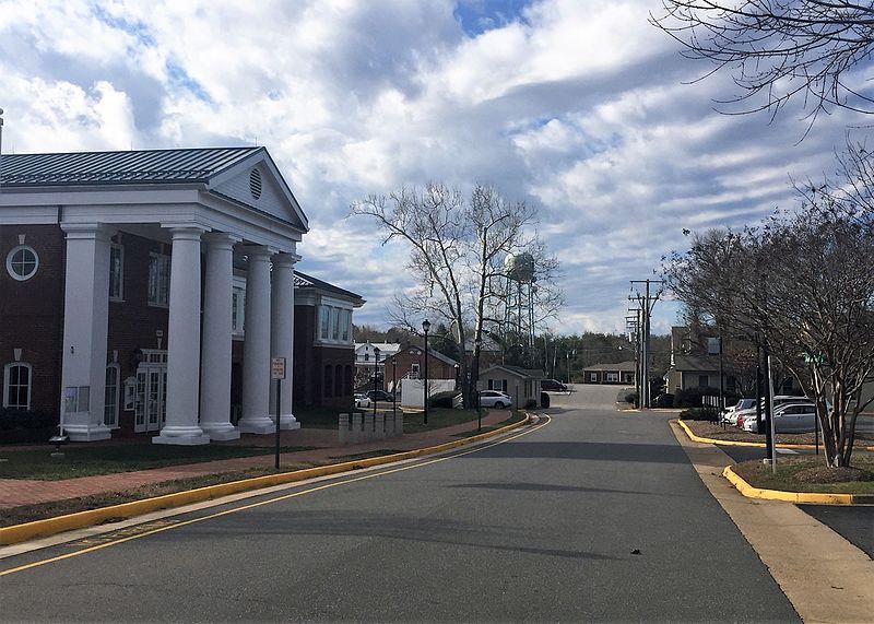 File:Spotsylvania Courthouse, VA.jpg