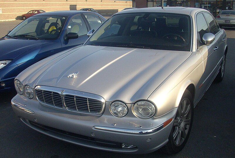 File:'04-'05 Jaguar XJ.JPG