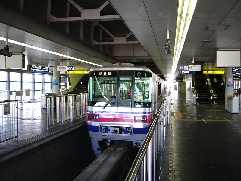 File:Banpaku-kinen-koenStationPlatform..JPG