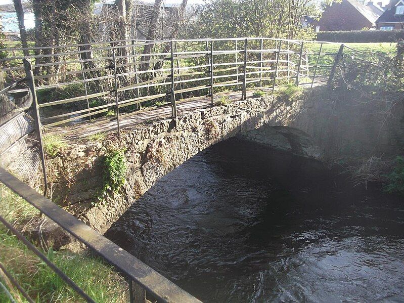 File:Clwyd Footbridge Ruthin.jpg