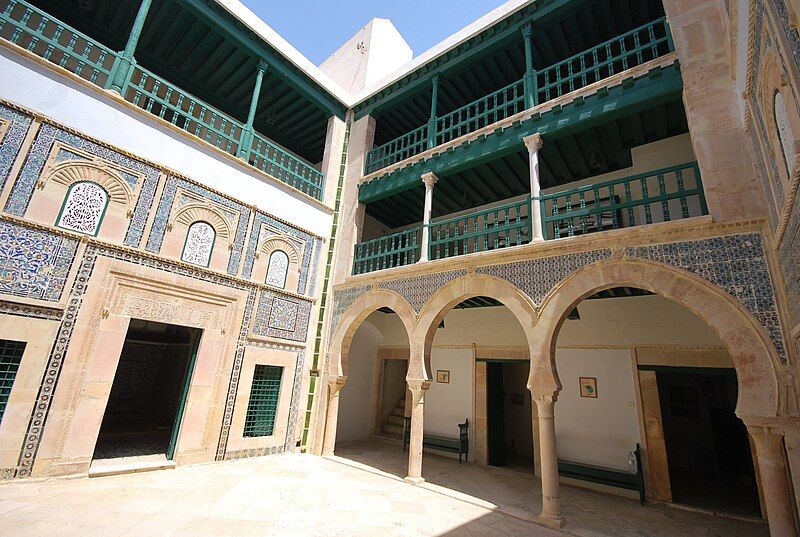 File:Dar Jallouli Patio.jpg