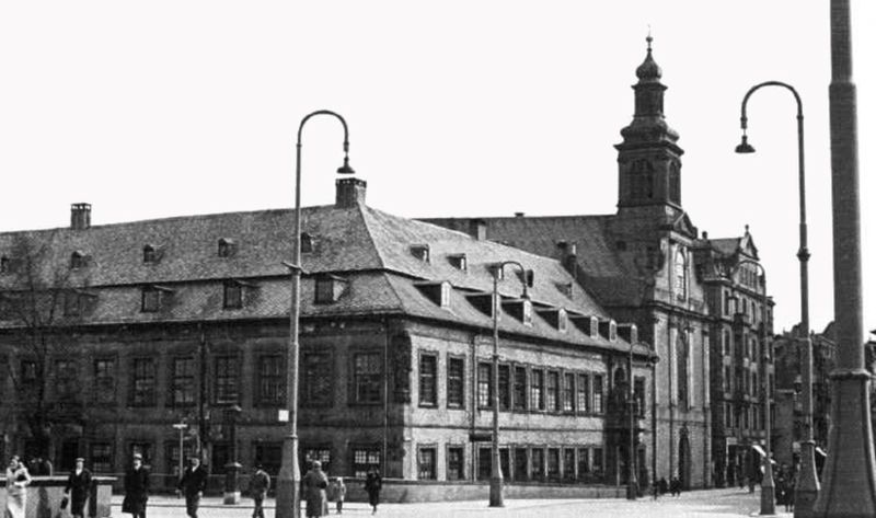 File:Deutschordenshaus-frankfurt.jpg