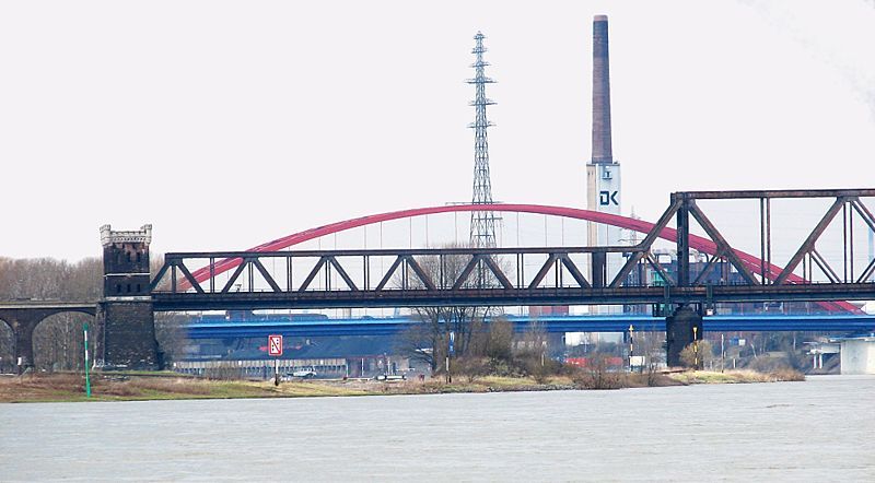 File:Duisburg Hochfelder Eisenbahnbruecke.jpg