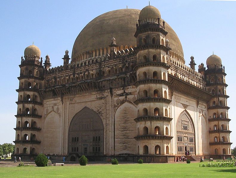 File:GolGumbaz2 altered.jpg