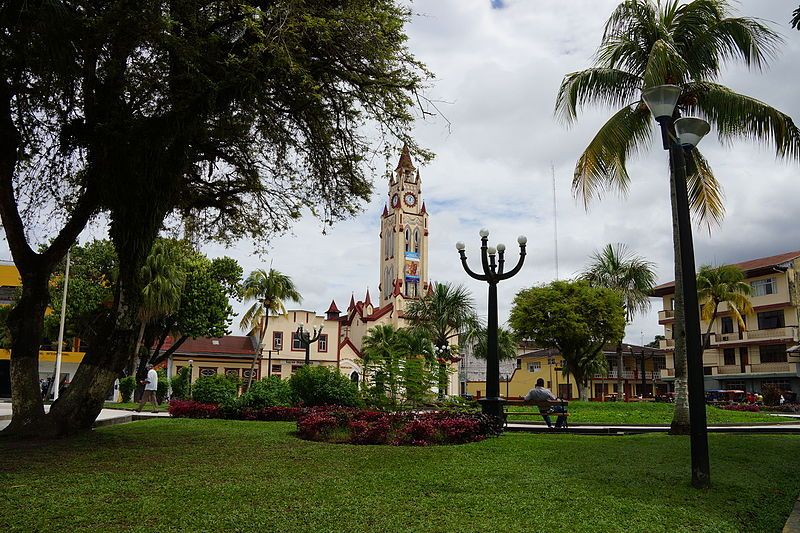 File:Iquitos-Plaza de Armas-Catedral.JPG