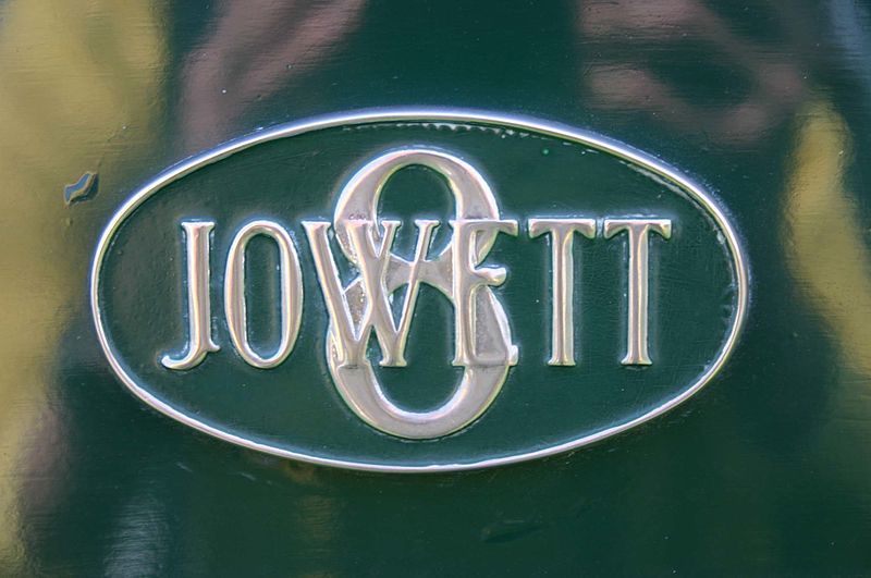 File:Jowett Eight badge.jpg