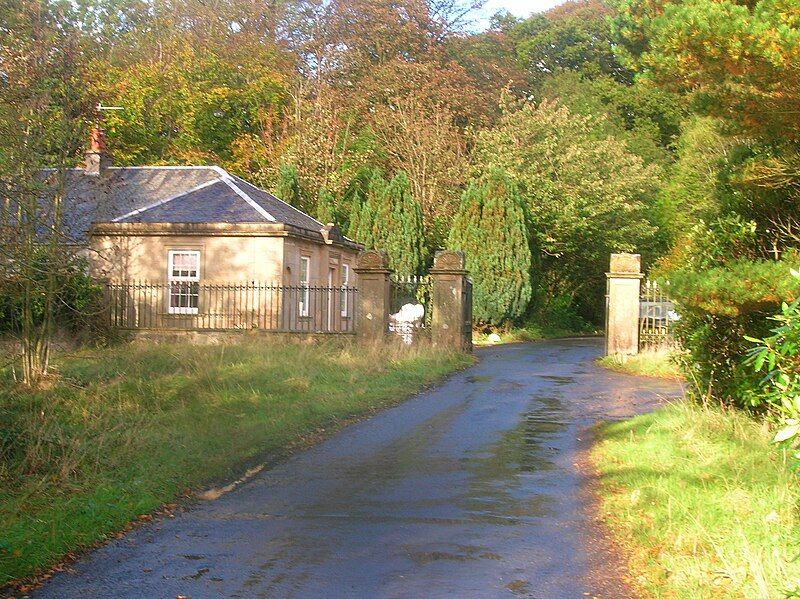 File:Montgreenan West Lodge.JPG