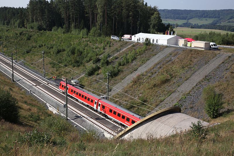 File:NBS-Ebensfeld-Erfurt-Lückenschlussfeier-01.jpg